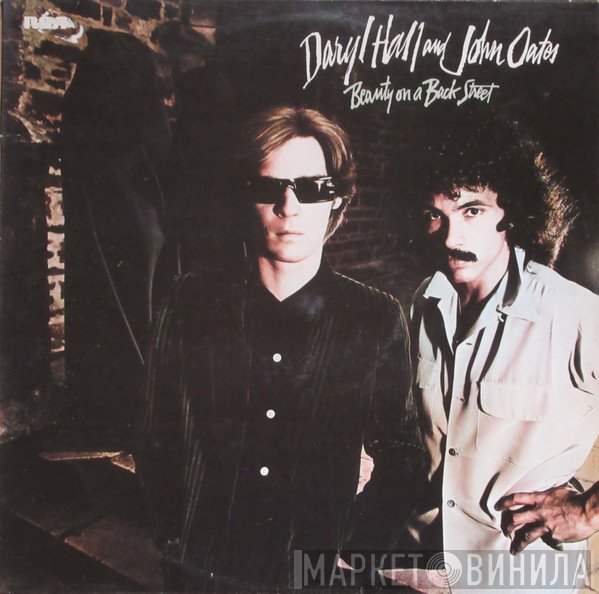 Daryl Hall &amp; John Oates - Beauty On A Back Street
