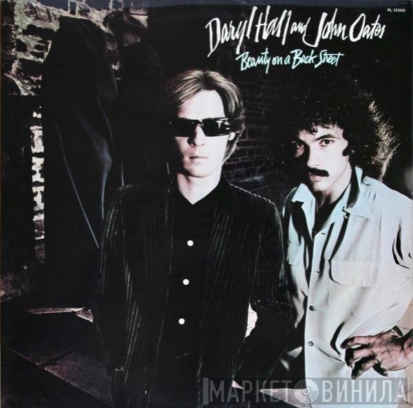 Daryl Hall &amp; John Oates - Beauty On A Back Street