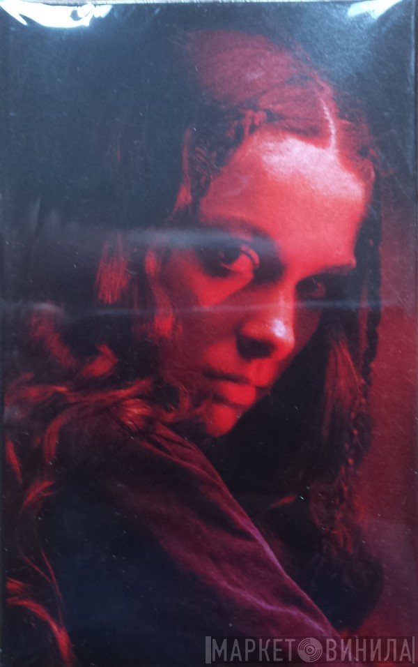 Holly Humberstone - The Walls Are Way Too Thin