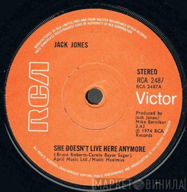 Jack Jones - She Doesn't Live Here Anymore