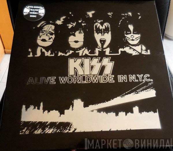 Kiss  - Alive Worldwide In NYC