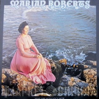 Marian Roberts - Mae Hiraeth Yn y Môr