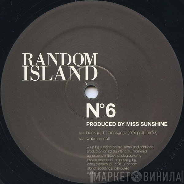 Miss Sunshine - Backyard