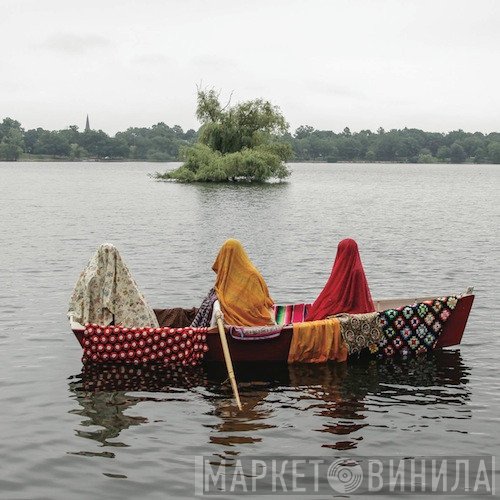 Quilt   - Held In Splendor