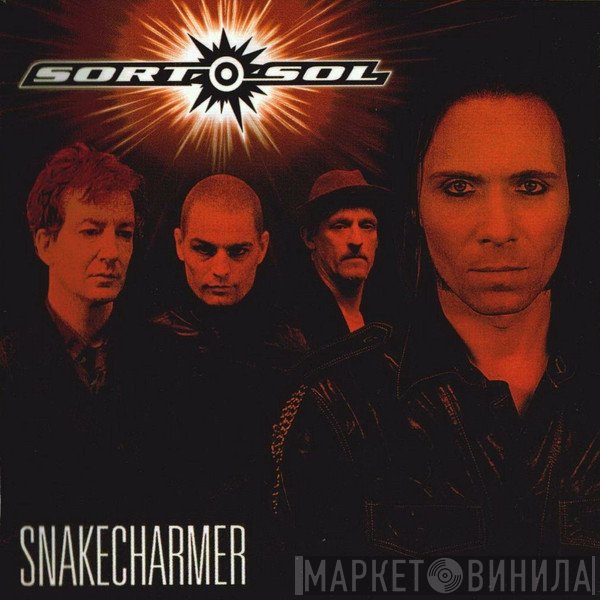 Sort Sol  - Snakecharmer