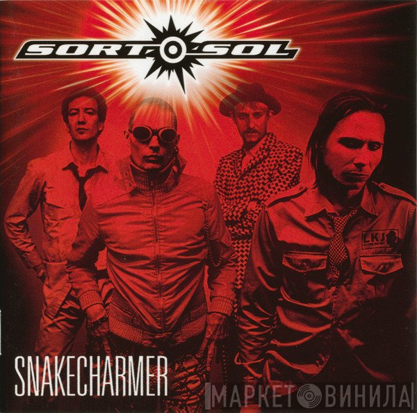 Sort Sol  - Snakecharmer