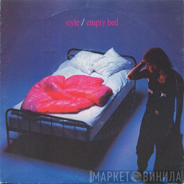 Style   - Empty Bed