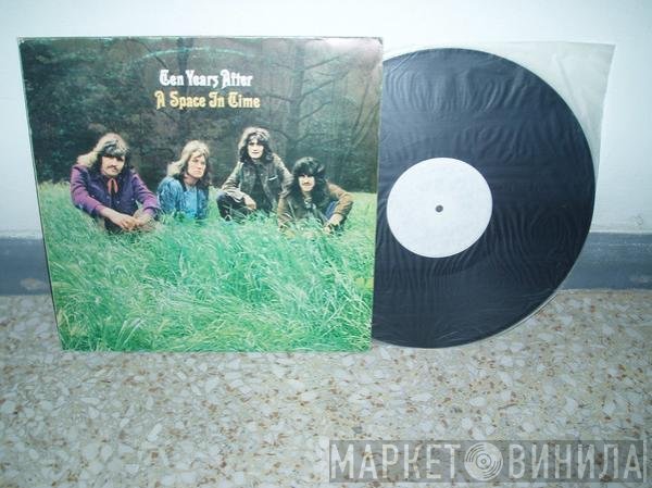 Ten Years After  - A Space In Time