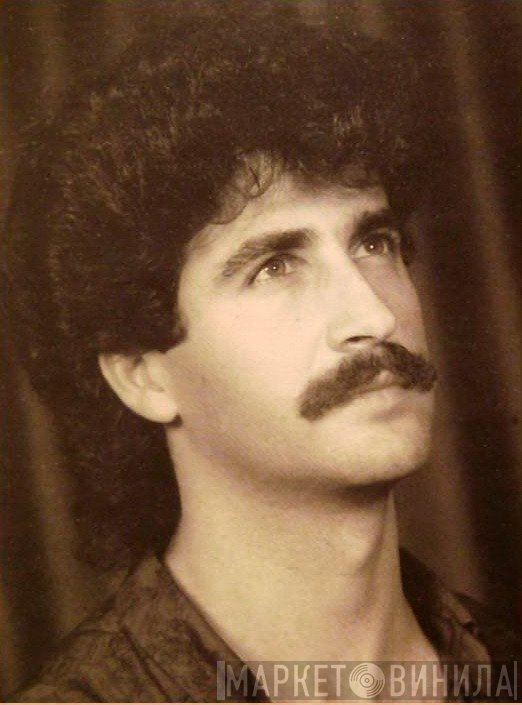 Νίκος Αλεφαντινός