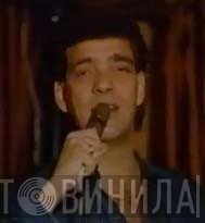 Μάνος Καρράς