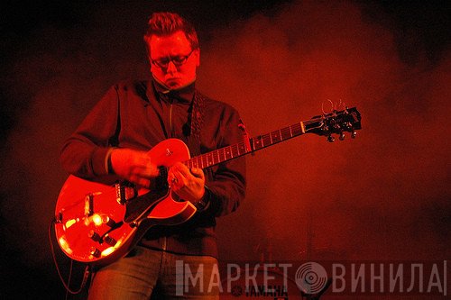 Aaron Perrino