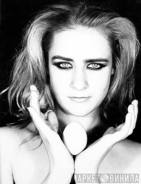Adele Nozedar