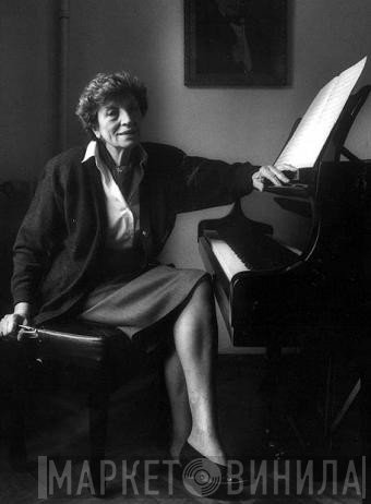 Carmen Bravo