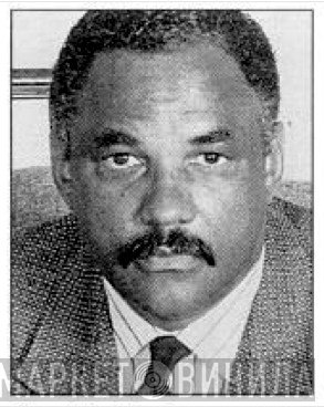 Cecil Holmes