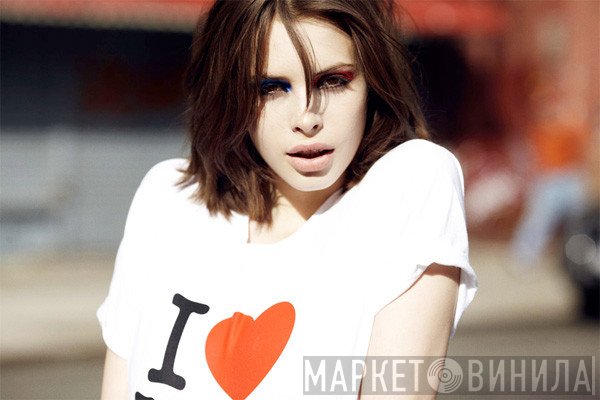 Charlotte Kemp Muhl