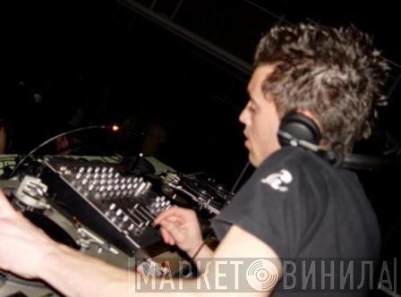 DJ Navarro