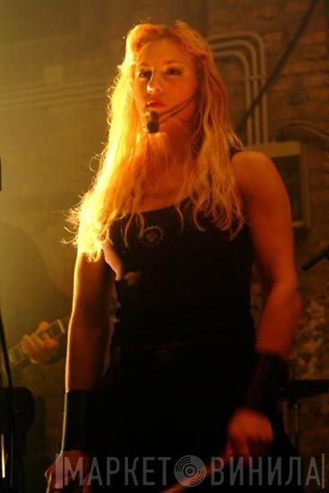 Eva Breznikar