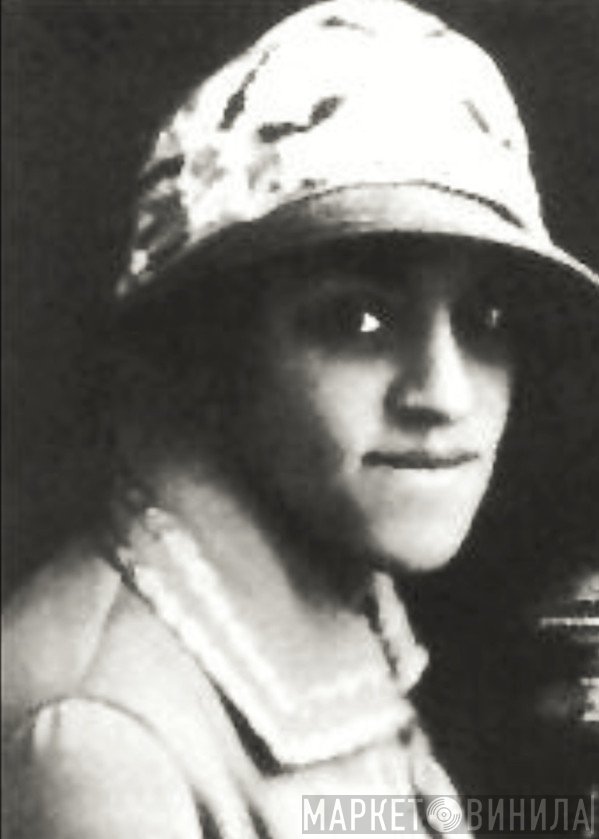 Eva Taylor