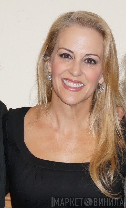 Eve Selis