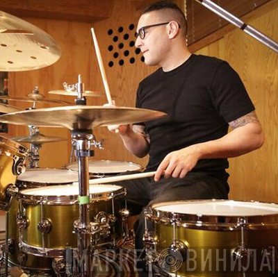 Gil Sharone