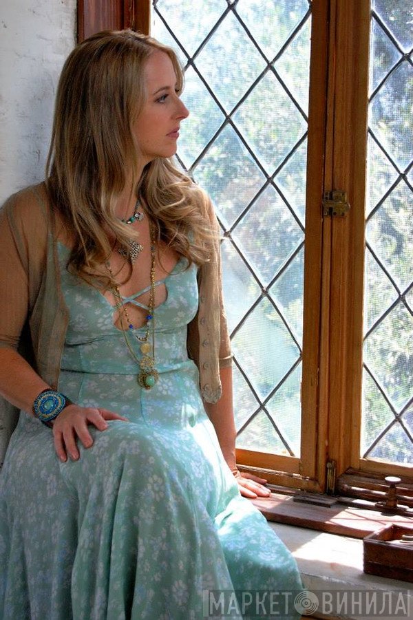 Keely Hawkes