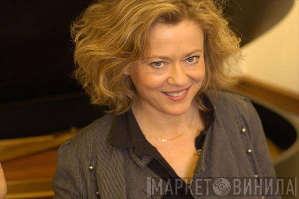 Lisa Moore