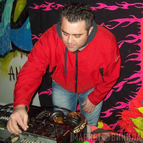 Nik Mar