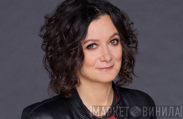 Sara Gilbert