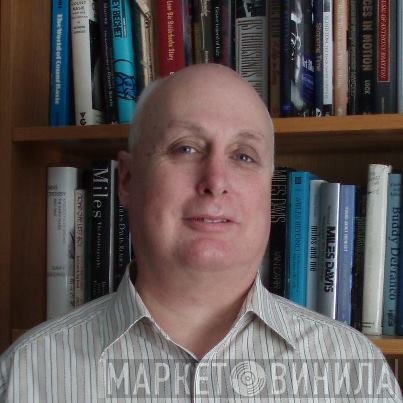 Scott Yanow