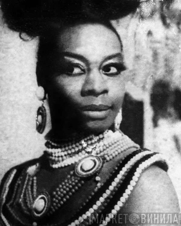 Shirley Bunnie Foy
