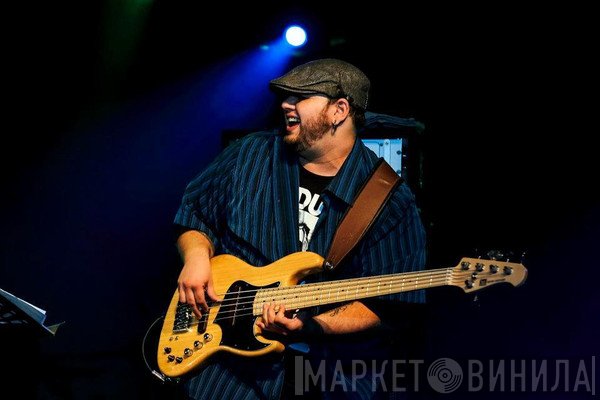 Travis Carlton