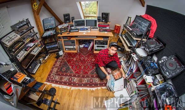 Alex Ridha's Home Studio, Berlin - Винил CD и Кассеты лейбла Alex Ridha's Home Studio, Berlin на сайте МаркетВинила
