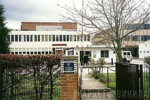 Elstree Studios - Винил CD и Кассеты лейбла Elstree Studios на сайте МаркетВинила