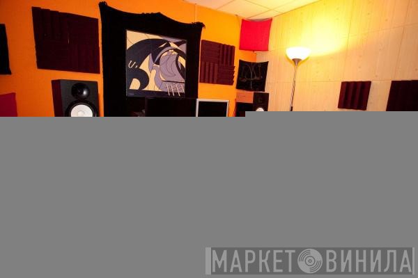 Red House Studio - Винил CD и Кассеты лейбла Red House Studio на сайте МаркетВинила