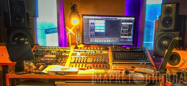 Robacidmastering - Винил CD и Кассеты лейбла Robacidmastering на сайте МаркетВинила