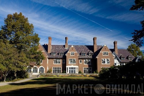 Sarah Lawrence College - Винил CD и Кассеты лейбла Sarah Lawrence College на сайте МаркетВинила
