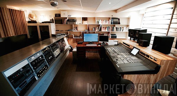Studios De La Ruche - Винил CD и Кассеты лейбла Studios De La Ruche на сайте МаркетВинила